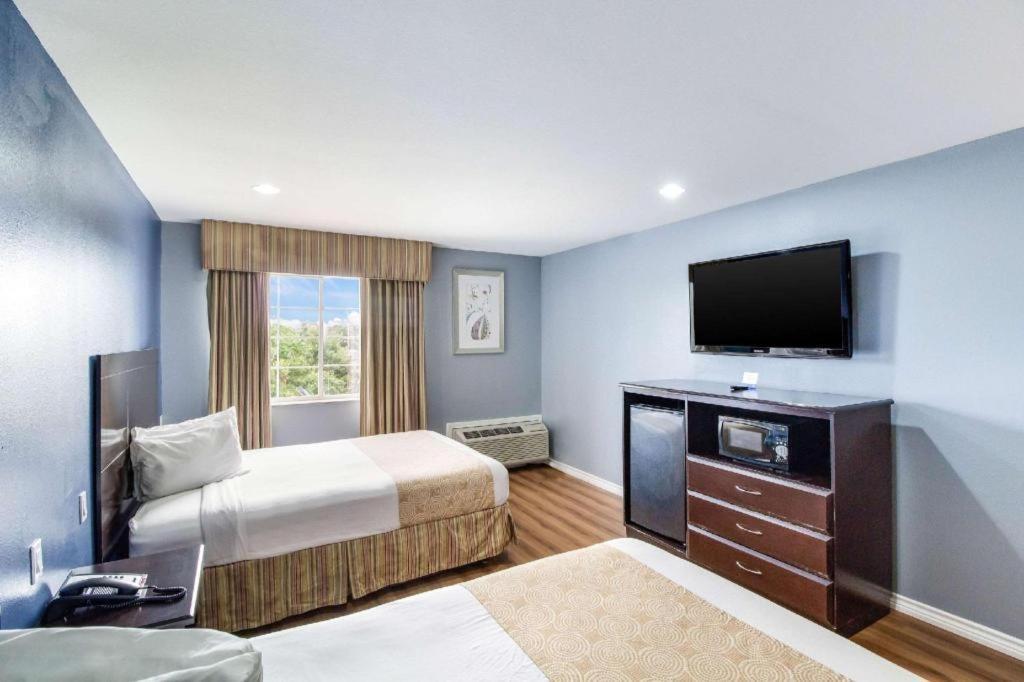 Rodeway Inn & Suites Port Arthur - Groves Buitenkant foto