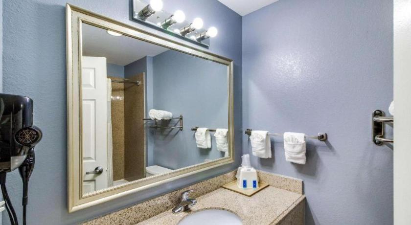 Rodeway Inn & Suites Port Arthur - Groves Buitenkant foto
